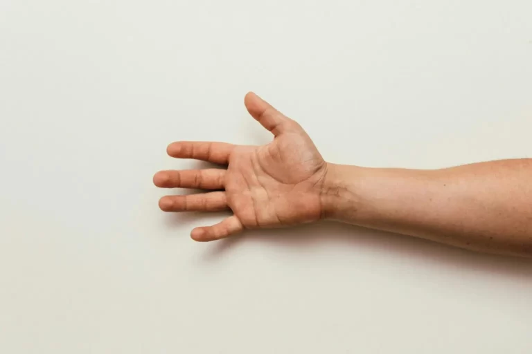 What Causes Numbness in Hands While Sleeping?