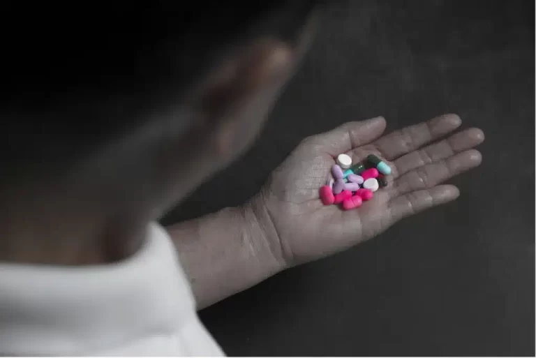 Shoulder Pain Supplement: What Ingredients to Look For & Which to Avoid